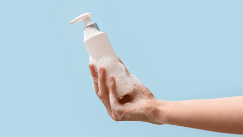 Quantas embalagens plásticas de shampoo você usa durante a vida?