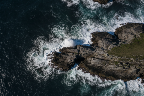 Terapia Azul: o poder do mar para a mente — e como trazer essa sensação para o seu banho